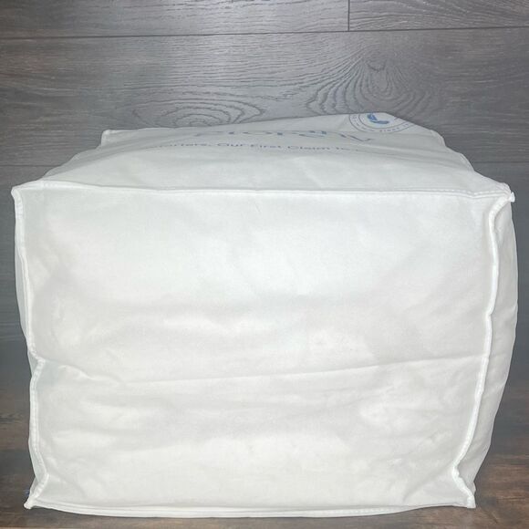 The Company Store Luxe Olympia Down Extra Warmth Comforter in White. Full Size. - Picture 14 of 15